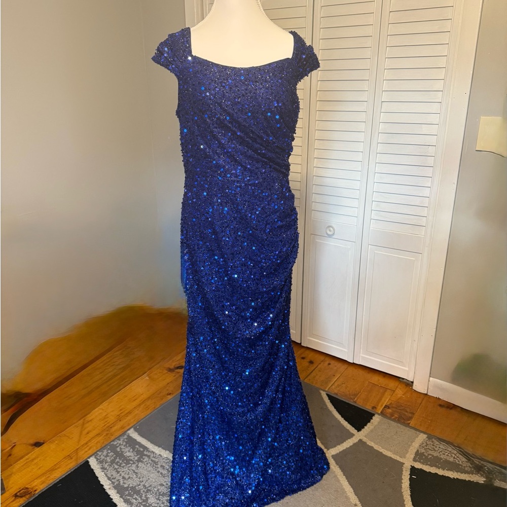 NWOT. Elegant Blue Sequin Evening Gown